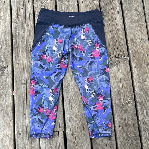 Patagonia 3/4 leggings- 21917 Abstract Jungle Print - Picture 2 of 7